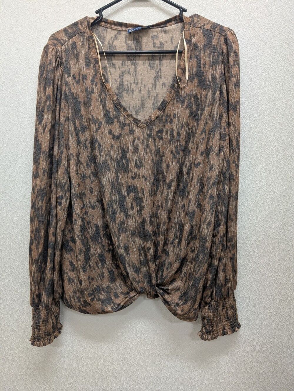Democracy Women's L V Neck Camel Leopard Long Sleeve Blouse Twist Hem Knit